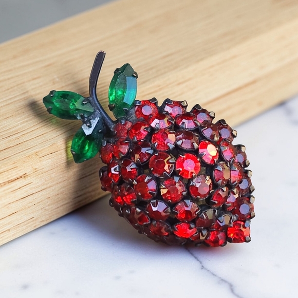 Vintage Jewelry - 🍓 Vintage Joseph Warner Strawberry Brooch